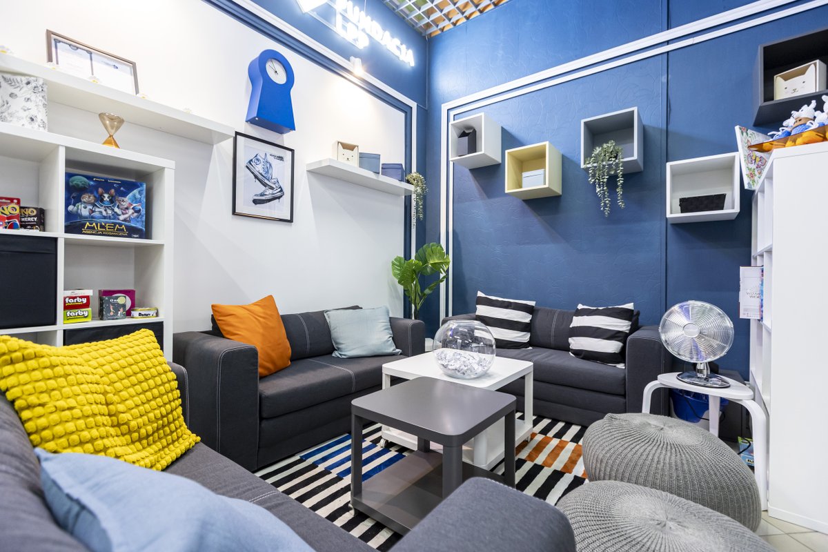 Niebieskie Trampki otworzyły właśnie swoją trzecią – w Galerii Przymorze w #Gdansk 👟💙 W tym miejscu młodzi ludzie mogą nie tylko ciekawie spędzić czas 🎮, ale przede wszystkim znaleźć pomoc psychologiczną i wsparcie! Przeczytajcie więcej o inicjatywie 🔎 bit.ly/45O7LBM