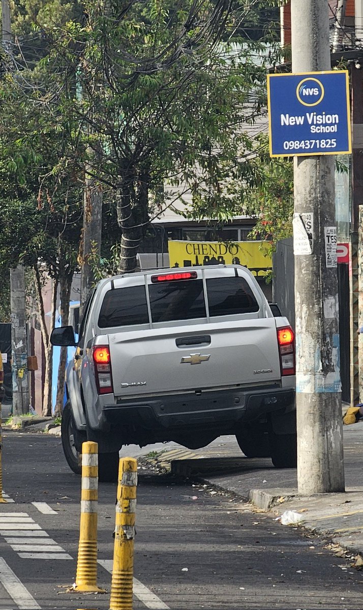 javoec's tweet photo. #SinPlacasEC es de cada día en #Quito, srs @AMT_Quito @movilidadquito_ @pabelml @washo2627 @PoliciaEcuador https://t.co/RiwPnjNOL0