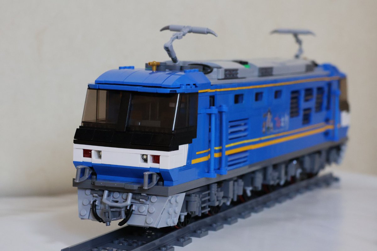 6n2b2c's tweet photo. EF210 300番台です。　#LEGO #レゴ #JBF2025 #桃太郎 https://t.co/lPmvFwgvDv