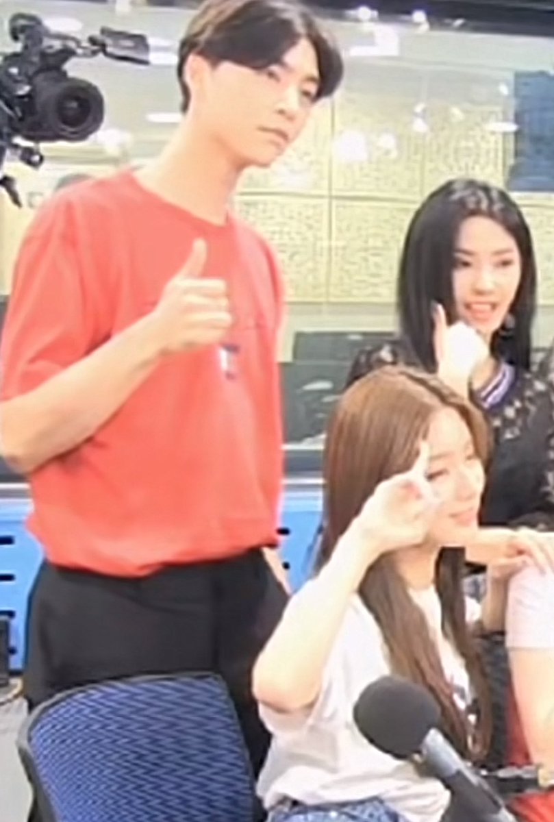 peachrbun's tweet photo. Sebagai shipper peachbun (dan dulsagi) aku gatau mau nangis apa ketawa karena bukannya mereka yang dapet project bareng, malah j o h n n y sama m i y e o n yang selalu satu project. Ini udah empat kali https://t.co/7lJLgMs3VL