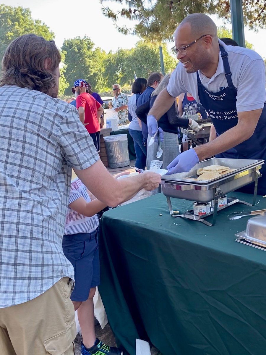 AaronDFordNV's tweet image. Happy Fourth of July, folks! Grateful for the freedoms we’re lucky to enjoy, and the responsibility we all share to keep them strong.
📸 Hello from today’s Boulder City Damboree Parade Pancake Breakfast & those of years past! 🇺🇸🥞
