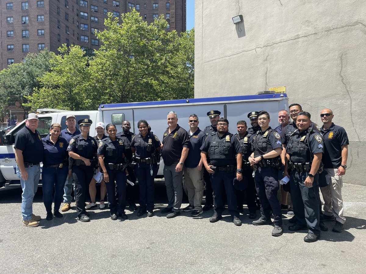 sbanypd's tweet image. The best way to celebrate freedom? Supporting those who protect it 👮♂️ 🇺🇸
This July 4th, the @SBAnypd was out with our #frontline leaders—delivering ice-cold relief and a reminder that we never stand alone.
#SBAcanteen