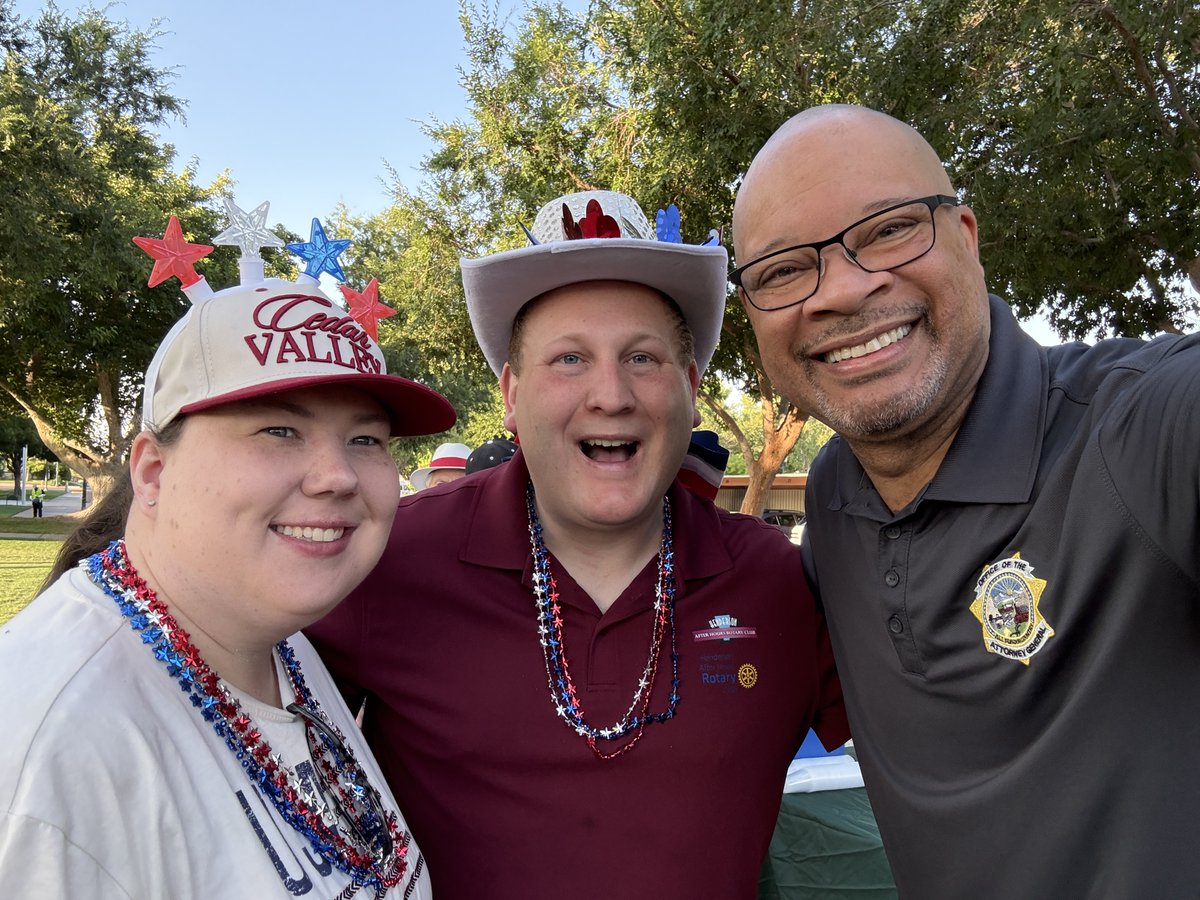 AaronDFordNV's tweet image. Happy Fourth of July, folks! Grateful for the freedoms we’re lucky to enjoy, and the responsibility we all share to keep them strong.
📸 Hello from today’s Boulder City Damboree Parade Pancake Breakfast & those of years past! 🇺🇸🥞