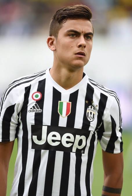 ⚽ Promessas do futebol Mundial em 2015:

🇦🇷 Paulo Dybala

🇬🇧 Raheem Sterling

🇫🇷 Kingsley Coman

🇪🇸 Munir El Haddadi

🇧🇪 Adnan Januzaj

🇳🇴 Martin Ødegaard

🇬🇧 Calum Chambers

🇪🇸 Álvaro Medrán

🇧🇪 Zakaria Bakkali

🇩🇪 Max Meyer

🇧🇪 Youri Tielemans

🇧🇷 Gabriel Barbosa

🇧🇷 Andreas