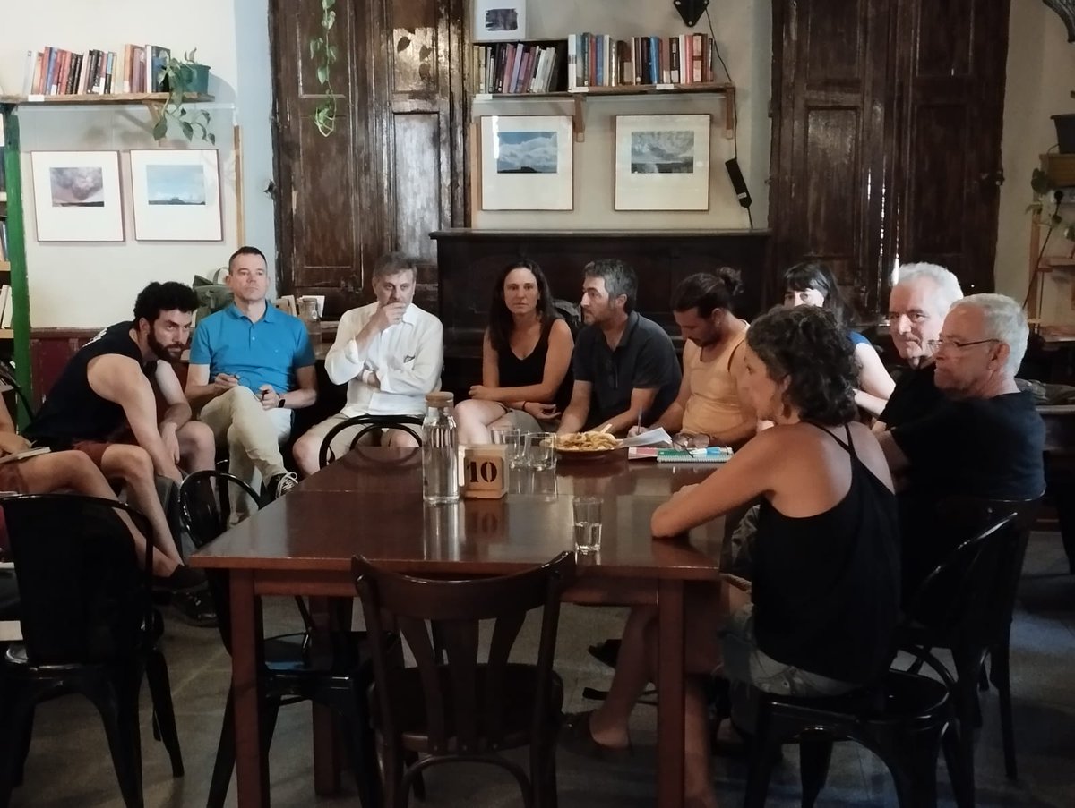 3r dia #UESCOOP2025 | Avui, a <a href="/bar_malda/">Bar Centro Maldà</a>, hem fet un debat sobre intercooperació entre cooperatives arrelades i que s'estan implantant al territori rural, dinamitzat per <a href="/arrandeterra_/">Arran de terra SCCL</a>, <a href="/coopagrariesCAT/">Federació de Cooperatives Agràries de Catalunya</a>, Celler Cooperatiu de Vila-rodona, <a href="/Etimonline/">Ètim</a>, <a href="/TresCadires/">Tres Cadires #ArtesaniaEnEssència</a> i La Brostada.