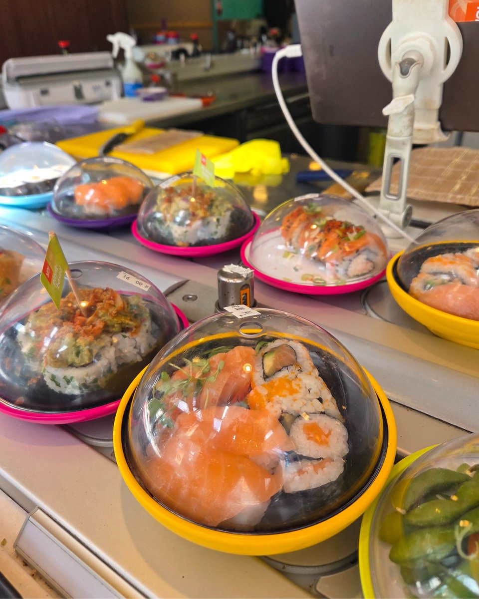 Ever wanted to master the art of sushi-making? Now’s your chance! Join @yosushi Sushi School and learn to roll like a pro, making maki, nigiri, and all the wasabi in between! 🎓🔪

#highcross #leicester #yosushi #sushi