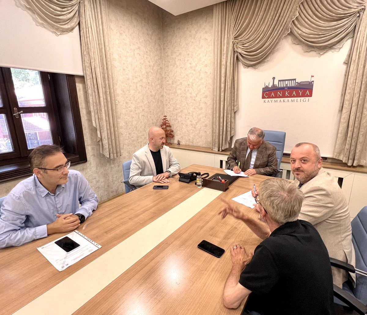 HAYIRLI SÖZLEŞME
Dikmen Mesleki ve Teknik Anadolu lisesinde eğitim gören öğrencilerimizin belirli bir ücret de alarak staj yapacakları “ikili mesleki eğitim sözleşmesini” Borusan Anonim Şirketi’nin yetkilisi Tahir Kahyaoğlu ile karşılıklı imzalayarak yürürlüğe girmesini sağladık.