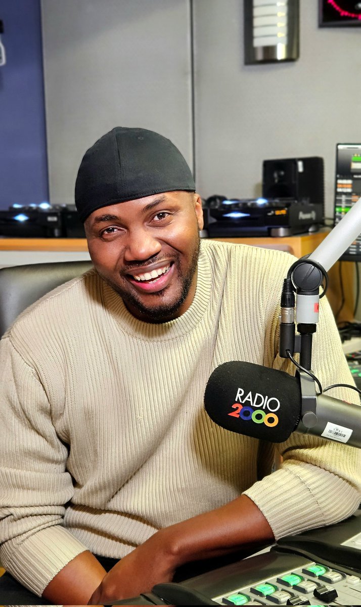 AB_Broadcaster's tweet image. Goooooood evening mei chomi 😁 We're back! 🥳
Let's rock! 🎶🔥🕺🏾
7-10PM on @Radio2000_ZA #TheVintageHouse