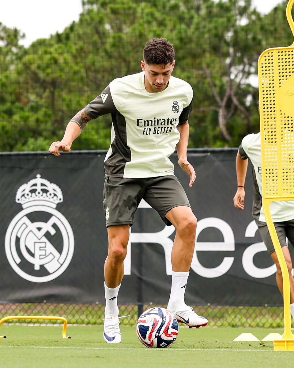 realmadrid's tweet photo. 🟡 @fedeevalverde
🟡 @lukamodric10 https://t.co/IsF1NSblAr