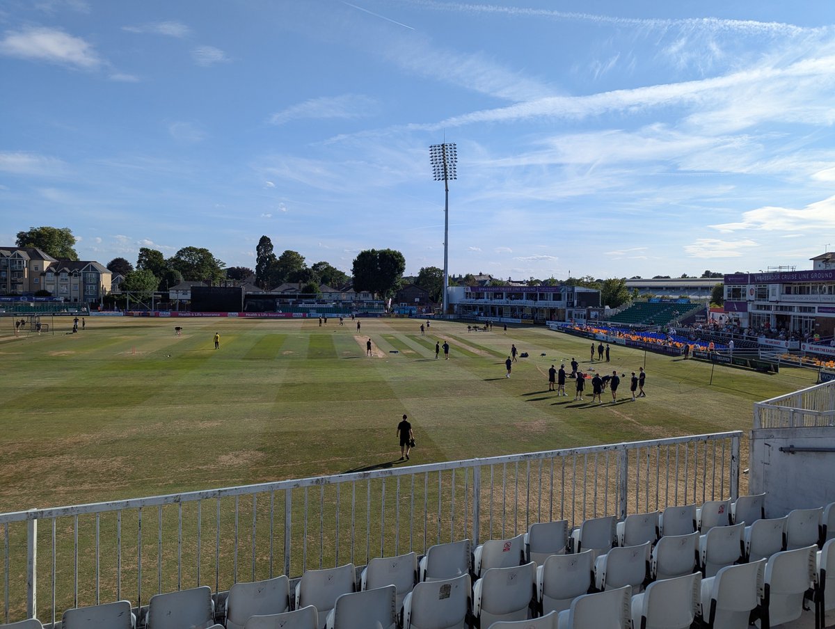 dannypea's tweet photo. Only way is Essex today!!!! SUNNY ☀️ Chelmsford for a spot of Vitality Blast v Gloucestershire 🏏 #basementbattle https://t.co/I9Q7CvJ4O2