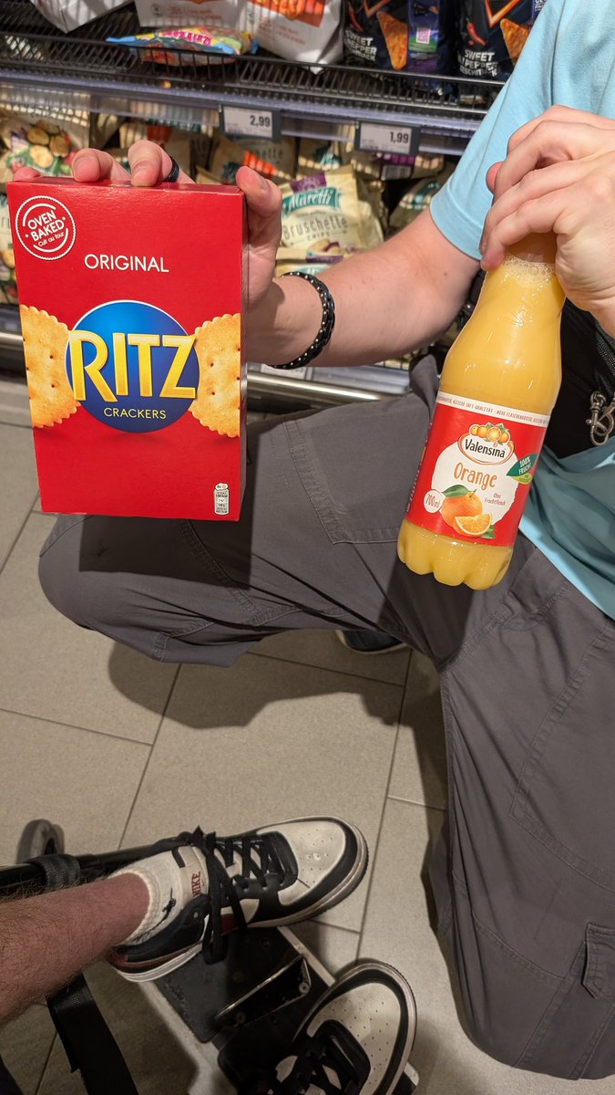 Raphi #AbolishICE 🍉 tweet media