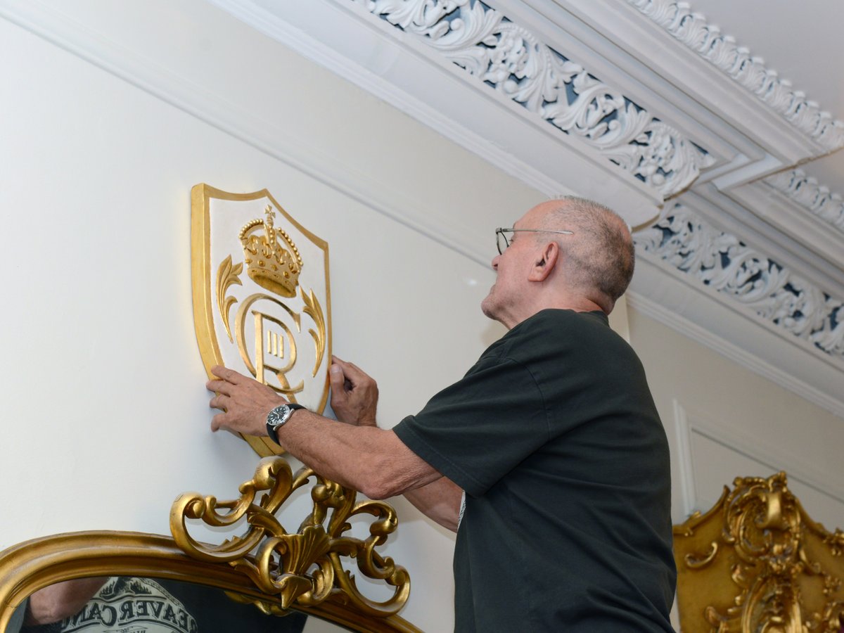 The Royal Cypher is now on display in the Drawing Room at Government House! King Charles III’s monogram consists of the intertwining initials "C" and "R" which represent his name "Charles" and "Rex," the Latin word for king.
#NovaScotia