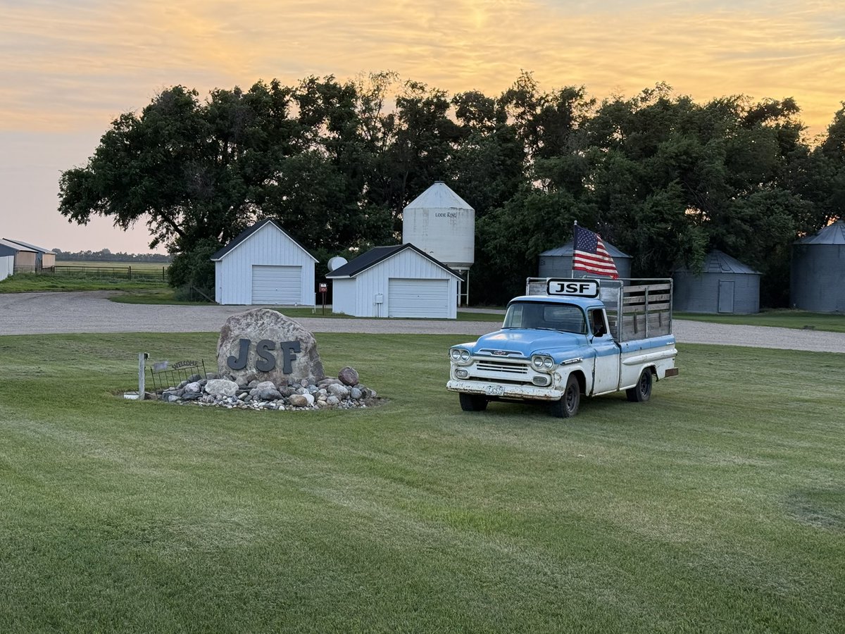 bullbuilder's tweet photo. Happy Independence Day from the #Shorthorn Capitol of the World, Kathryn, ND, USA. 🇺🇸🇺🇸 https://t.co/txrCVhIdID