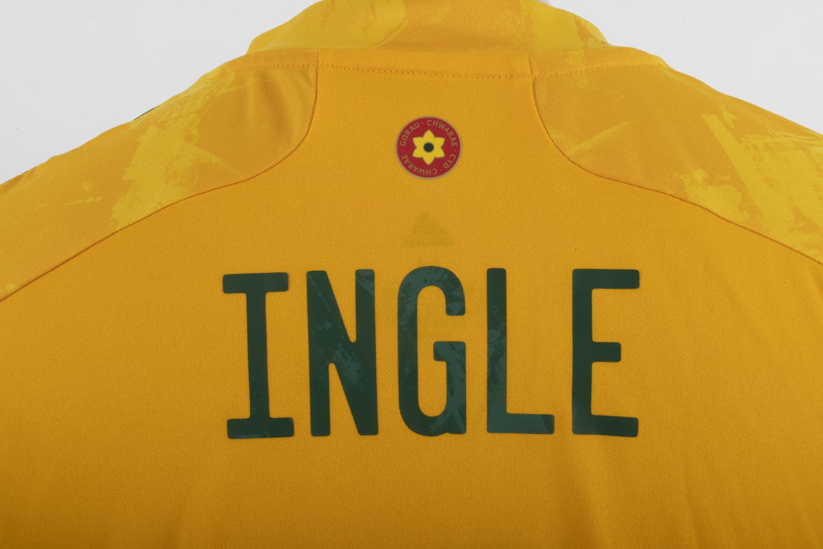 Amgueddfa Bêl-droed Cymru / Football Museum Wales (@footymuseumwal) on Twitter photo Hanes menywod <a href="/Cymru/">Wales 🏴</a> o'n Casgliad Pêl-droed Cymru.
2 Medi 2022 – <a href="/Cymru/">Wales 🏴</a> yn ennill 1-0 yng Ngwlad Groeg diolch i gôl gyntaf y tîm hŷn gan <a href="/carriejones_10/">Carrie Jones</a>.
📷Crys rhifyn gêm <a href="/sophieingle01/">Sophie Ingle OBE</a> o gystadleuaeth, a'n gwthiodd yn nes at gemau ail gyfle Cwpan y Byd. Hanes menywod <a href="/Cymru/">Wales 🏴</a> o'n Casgliad Pêl-droed Cymru.
2 Medi 2022 – <a href="/Cymru/">Wales 🏴</a> yn ennill 1-0 yng Ngwlad Groeg diolch i gôl gyntaf y tîm hŷn gan <a href="/carriejones_10/">Carrie Jones</a>.
📷Crys rhifyn gêm <a href="/sophieingle01/">Sophie Ingle OBE</a> o gystadleuaeth, a'n gwthiodd yn nes at gemau ail gyfle Cwpan y Byd.