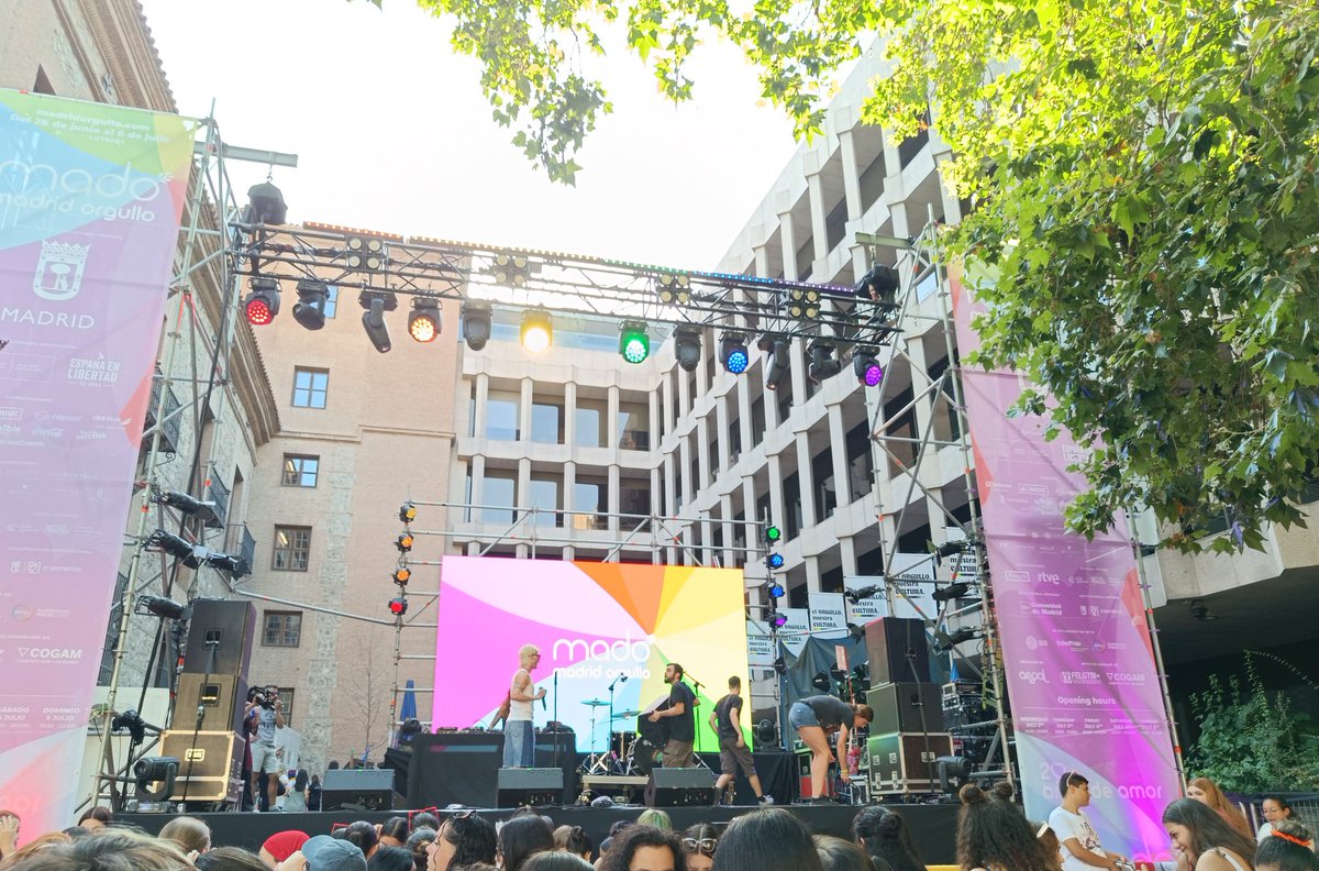 Bueno ya estamos por aquí , agradecida de que esté dando la sombra en este escenario.