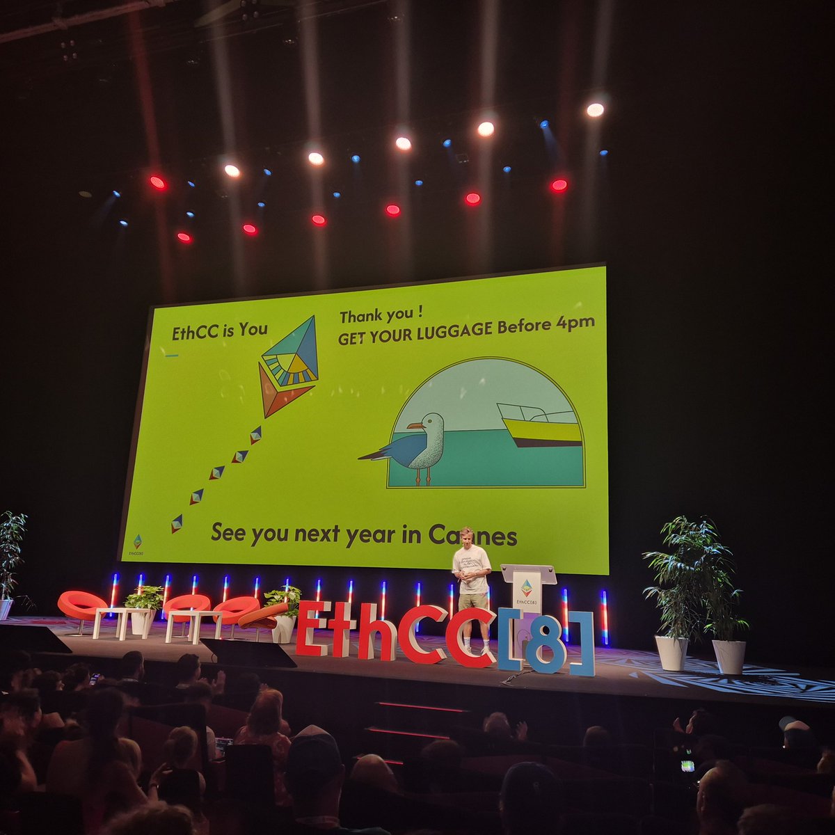 Esprit Cryptique (@_cryptique) on Twitter photo Merci <a href="/EthCC/">EthCC - Ethereum Community Conference</a>, merci Cannes 🫡
Encore et toujours un évènement incroyable, avec une quantité absolument folle de choses à faire.
Entre les stands, les panels, les conférences, les side events et les rencontres diverses, on aimerait simplement pouvoir parfois être à 5 endroits en Merci <a href="/EthCC/">EthCC - Ethereum Community Conference</a>, merci Cannes 🫡
Encore et toujours un évènement incroyable, avec une quantité absolument folle de choses à faire.
Entre les stands, les panels, les conférences, les side events et les rencontres diverses, on aimerait simplement pouvoir parfois être à 5 endroits en
