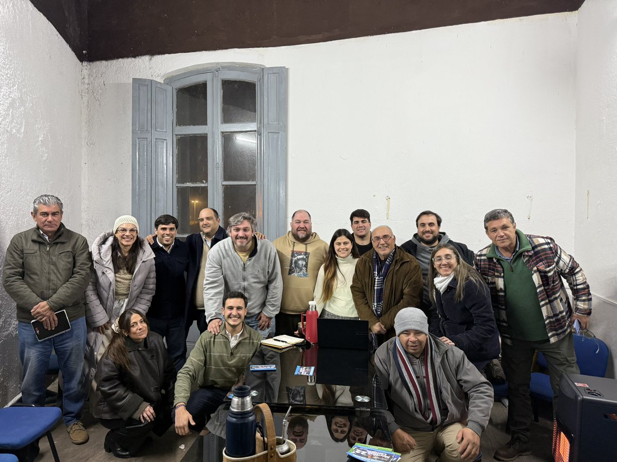 Santiago Caramés Fernández (@pochocarames) on Twitter photo Reunión de coordinación de trabajo junto a los 3 ediles titulares y suplentes de la <a href="/Lista22MVD/">Lista 22 MVD</a>, afinando estrategias para todo lo que se viene en Montevideo. Estamos para servir! Reunión de coordinación de trabajo junto a los 3 ediles titulares y suplentes de la <a href="/Lista22MVD/">Lista 22 MVD</a>, afinando estrategias para todo lo que se viene en Montevideo. Estamos para servir!