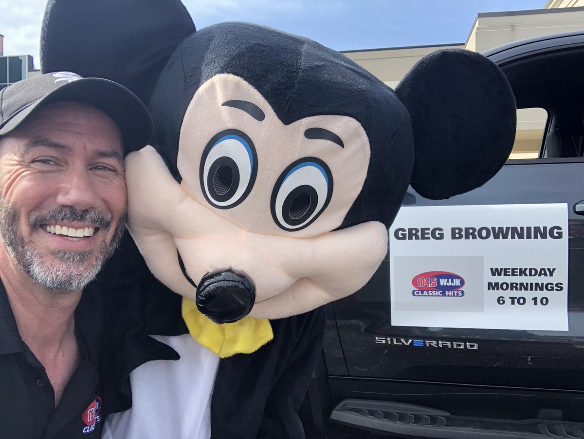 Another fun 4th of July parade with <a href="/CarmelFestNews/">CarmelFest</a> ❤️🇺🇸 Thanks again to <a href="/Harechevy/">Hare Chevrolet</a> &amp; Todd Thurston for letting me borrow this incredible ‘electric’ Chevy Silverado! Plus, we saw Rowdie from the <a href="/indyindians/">Indianapolis Indians</a> ⚾️ <a href="/greg_browning/">Greg Browning</a> 🎙️