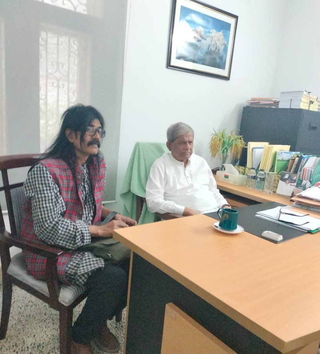 masud_arun's tweet photo. বিএনপি চেয়ারপার্সন এর কার্যালয়ে বিএনপি'র সংগ্রামী মহাসচিব প্রিয়নেতা জনাব মির্জা ফখরুল ইসলাম আলমগীর এর সাথে একান্ত আলাপে। https://t.co/qgxSp2L9t4