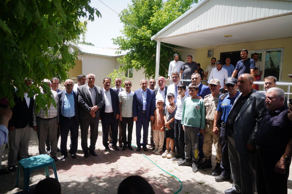 İl Başkanımız Abdulahat Arvas, Erciş Kaymakamı Sn. Murat Karalıoğlu, İlçe Başkanımız Abidin Çalışkan ve ilçe yönetiminin katılımlarıyla, Tekler Mahallesi’nde inşa edilecek olan yeni caminin temel atma töreni gerçekleştirildi.
Bu anlamlı günde bizlerle birlikte olan tüm