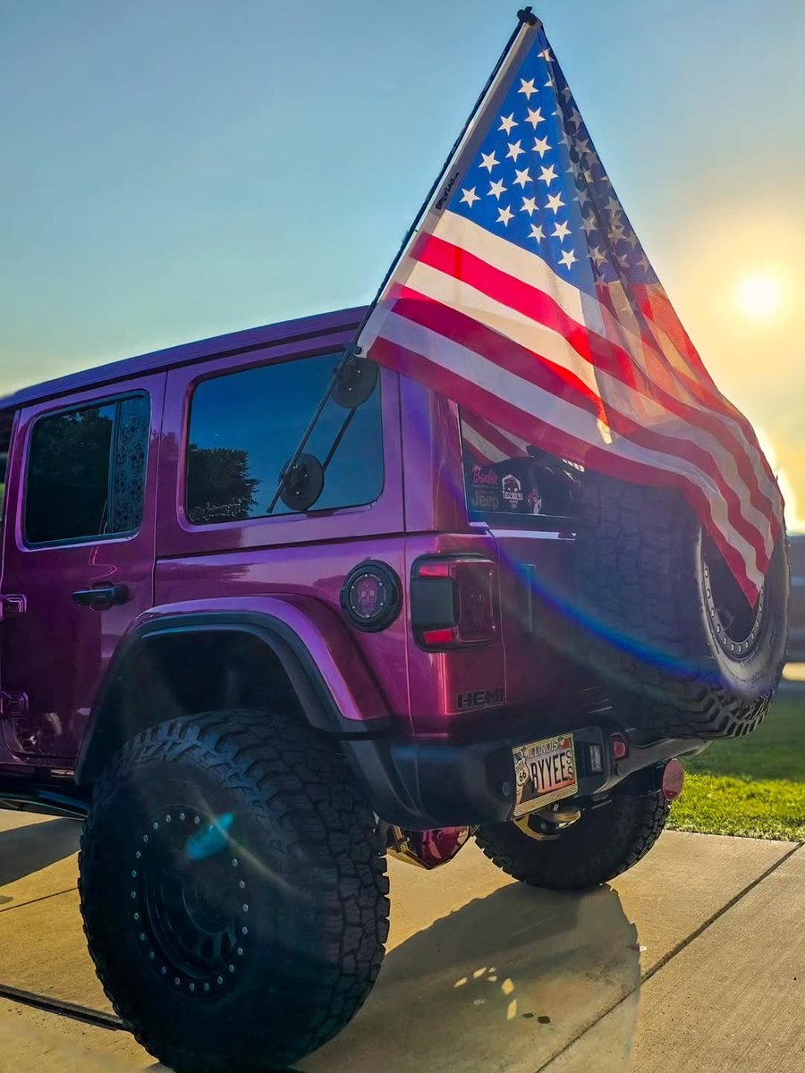 hanger_546's tweet photo. Good afternoon and happy 4th of July everyone! 🎆🇺🇲❤️🤍💙
#USA #July4 #FridayVibes #FridayThe13th #weatherkaard #jeepgirl #jeepfanatic #Wrangler
#Rubicon #Wrangler392 #JeepLovers #OFFROAD #ProudToBeAnAmerican #badflag #madeinusa #jeeplife #hemi #SUV #Share #sharedwithfriends https://t.co/GSnUmxwZNa