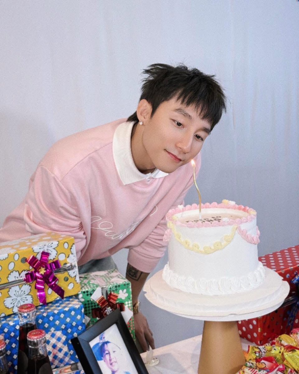 Ôi… bộ ảnh cưnggggg v~
Mãi tuổi 18 nha✨🎂🎉💙

MỪNG SINH NHẬT TÙNG 18 TUỔI

<a href="/sontungmtp777/">M-TP</a> #SonTungMTP
#HappyBirthdayMTP
#HappyMTPDay