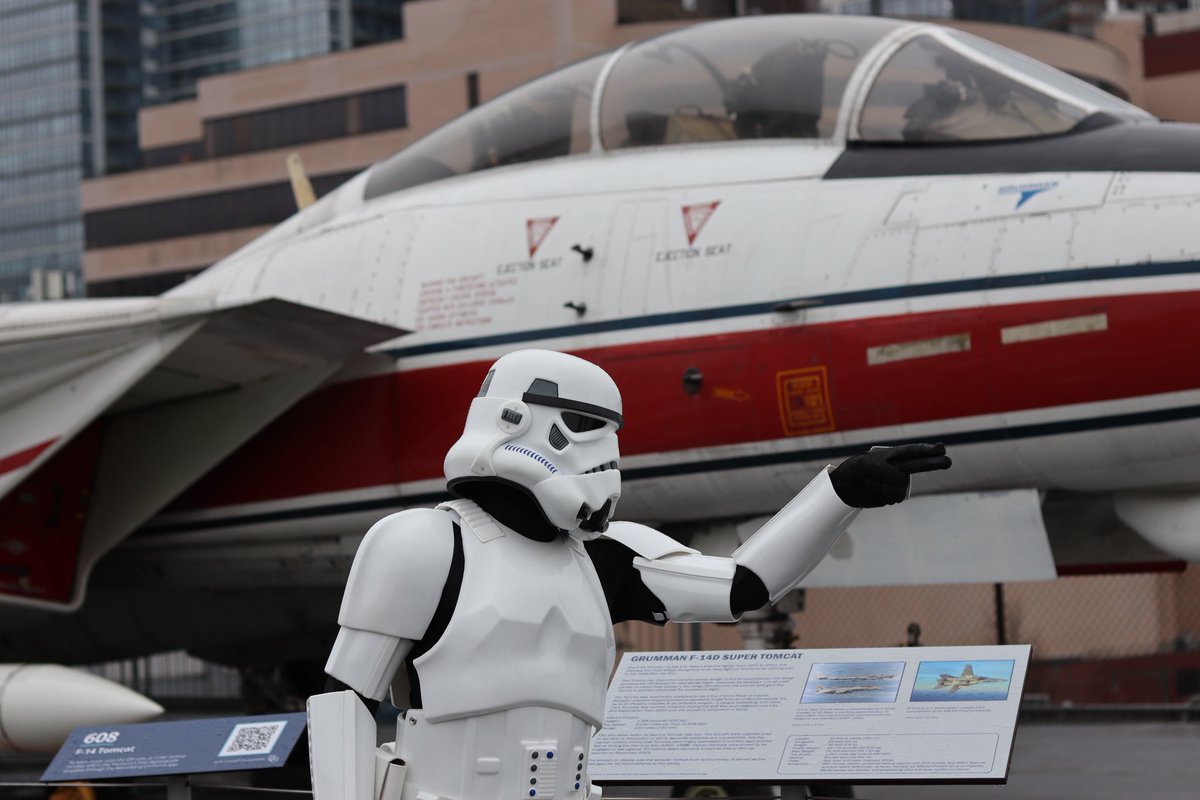 Happy 4th from the ECG!
.
PC: Cindy Chen
.
Featured trooper: TK-91213
.
#501st #501stlegion #official501st #stormtrooper #happyfourth #happy4th #intrepidmuseum