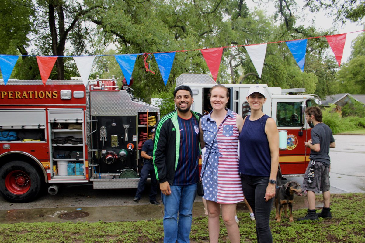 CMZoQadri's tweet photo. Spent this 4th of July meeting neighbors from Delwood 2 to Mueller.

Patriotism means loving our country by loving each other. Let's build a country and city where freedom, dignity, and care aren't just ideals, but daily realities. https://t.co/L1feCj2vm2