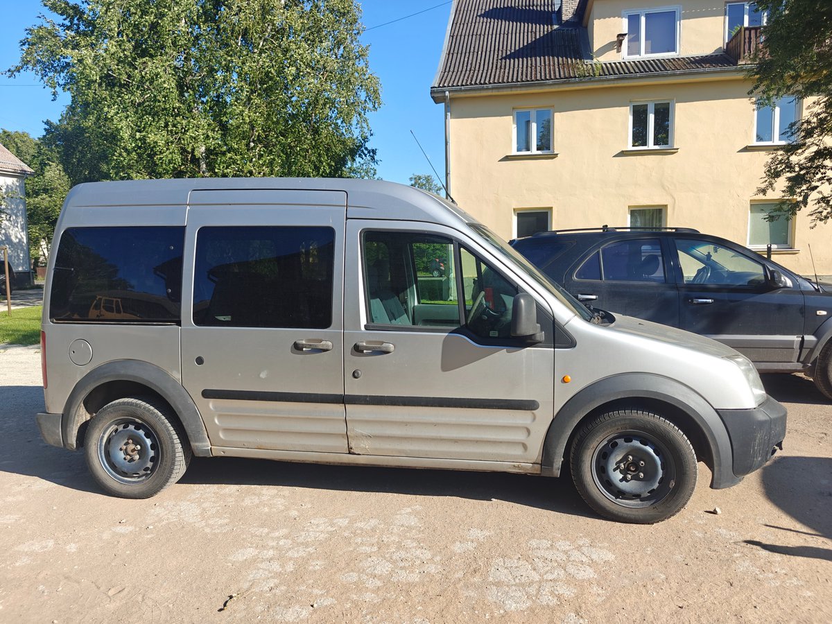 Lisaks Sorondile ostsime eile ukrainlaste soovil väikekaubiku Ford Tourneo.