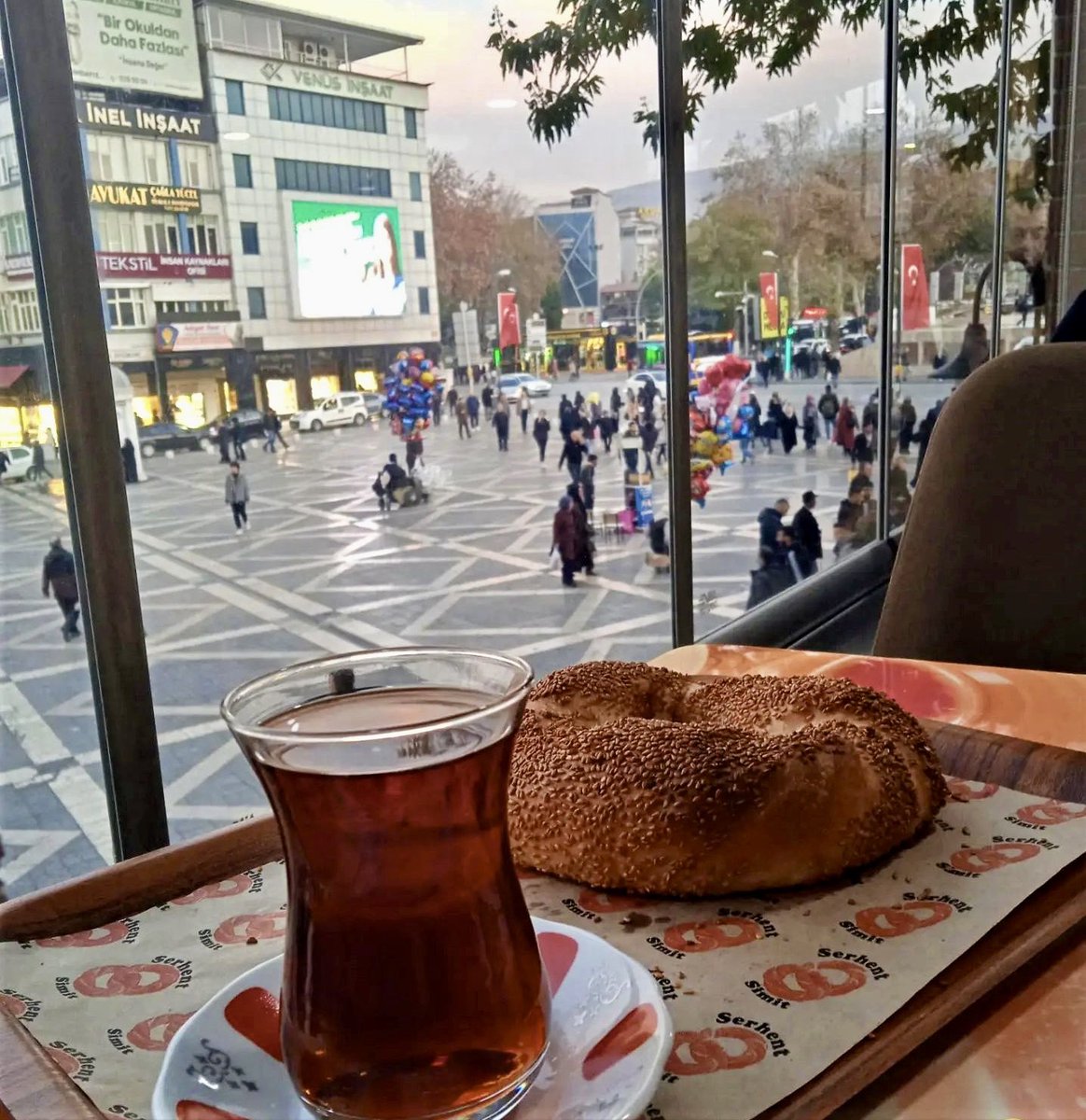 Serhent'te oturup Malatya'yı izleyerek çay içmek, özleniyor...
