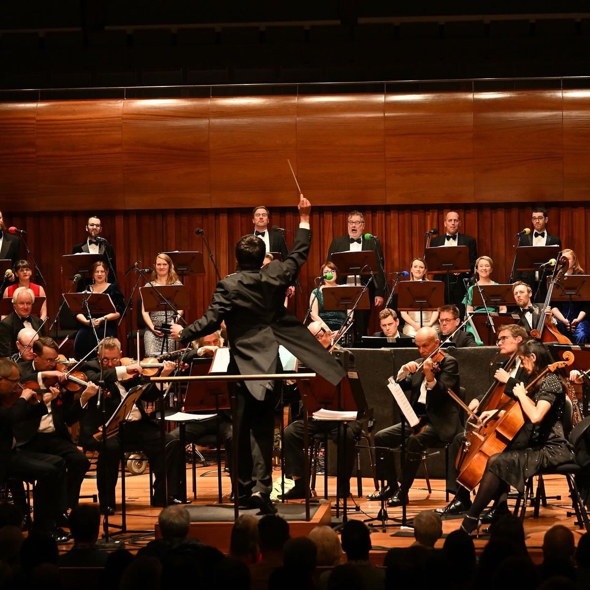 owainpark's tweet image. I’m thrilled to be stepping into the role of Chief Conductor of the BBC Singers 🎶

Taking over from Sofi Jeannin in autumn 2026 is an honour. She’s done such inspiring work with the group since 2018, and I’m grateful to follow in her footsteps.

owainpark.co.uk/bbc-singers-ch…