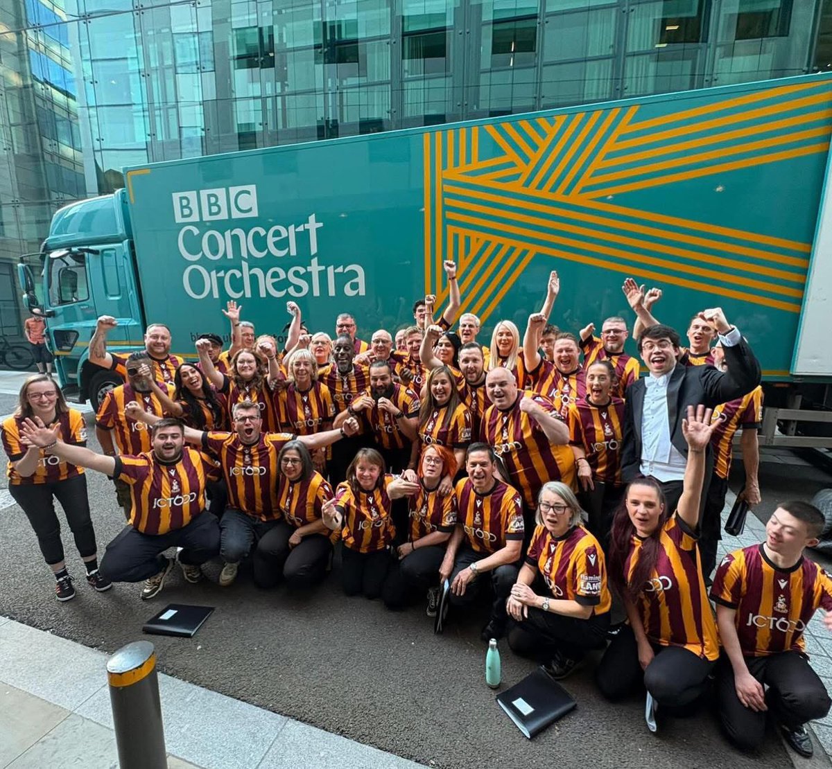 I’m thrilled to be stepping into the role of Chief Conductor of the BBC Singers 🎶

Taking over from Sofi Jeannin in autumn 2026 is an honour. She’s done such inspiring work with the group since 2018, and I’m grateful to follow in her footsteps.

owainpark.co.uk/bbc-singers-ch…