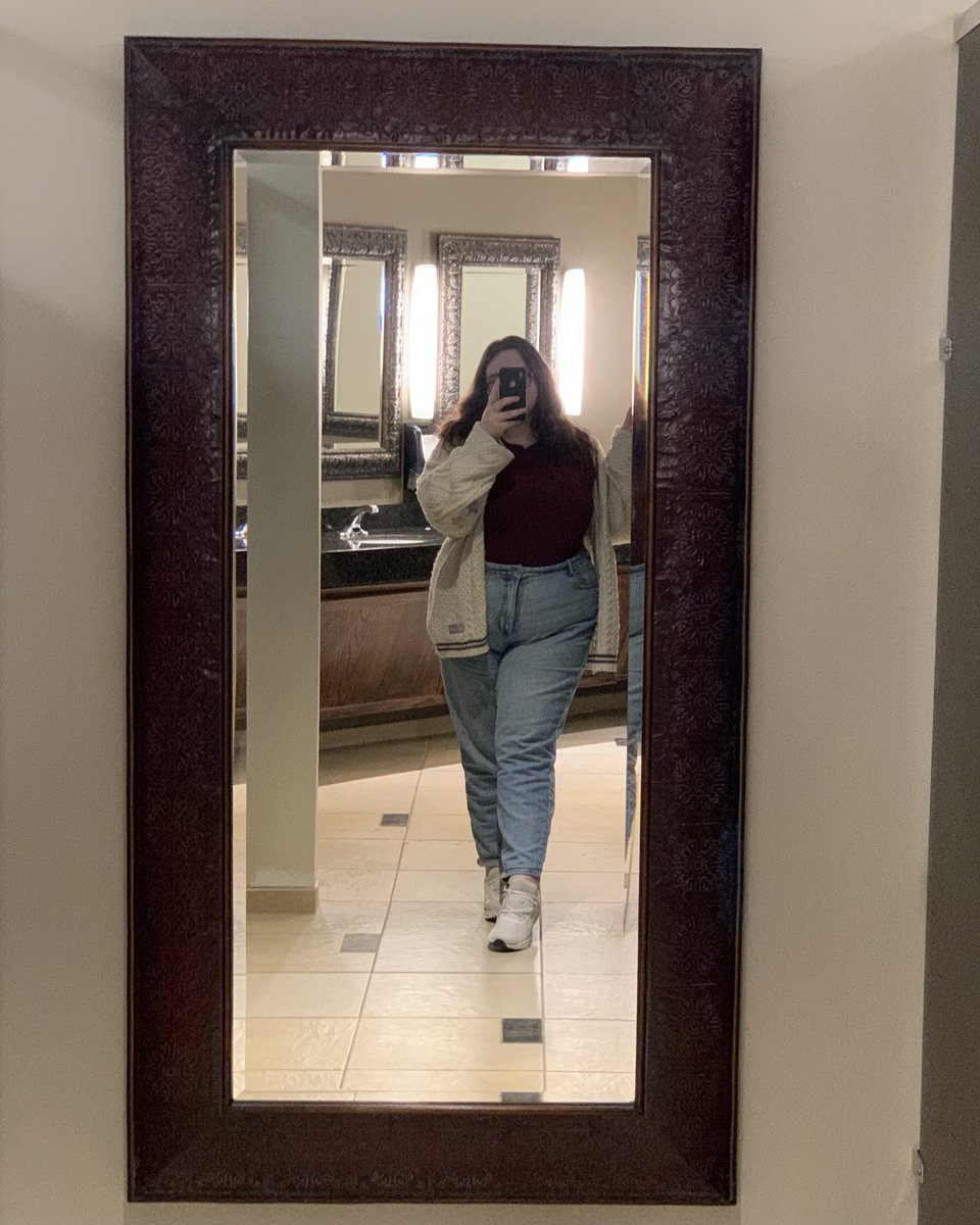 izzys_ow's tweet image. something something “what the fuck is a kilometer 🦅” #owtwtsd