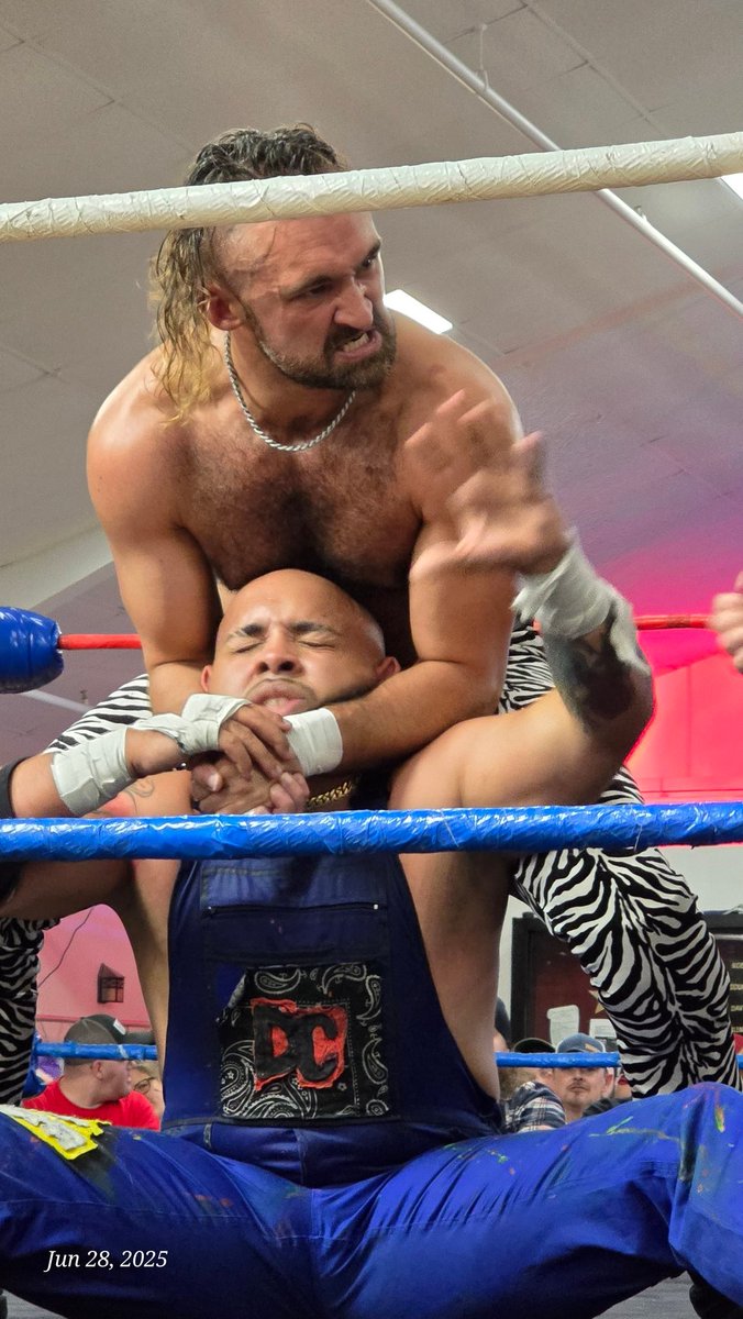 HisQueen_81's tweet image. Some really up close and personal action pictures of @alternative_ag and @ThaReal_DC