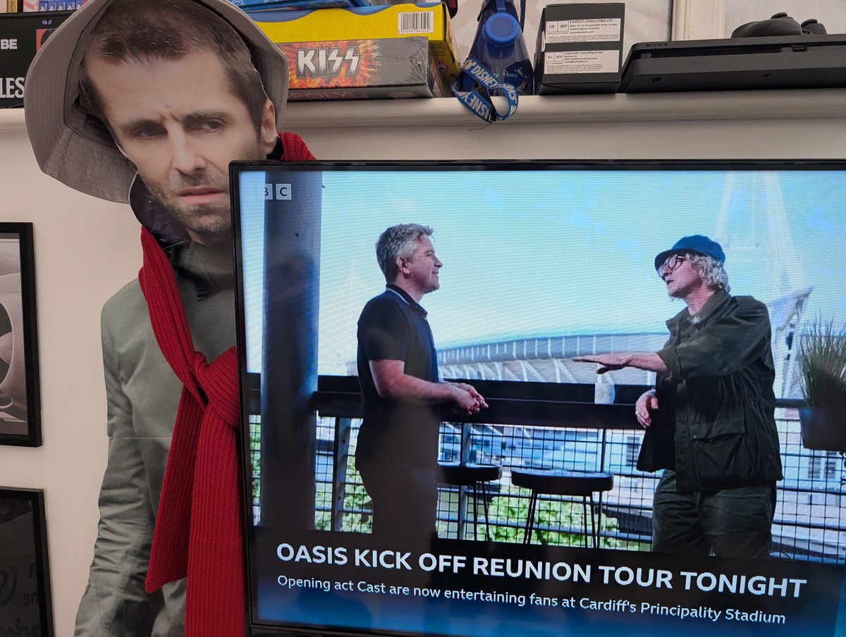 dazphillips74's tweet image. Loving @castofficial John Power words of wisdom and enthusiasm before @oasis tonight. Can't wait until 31/7 @wembleystadium
#Oasis25
#cast