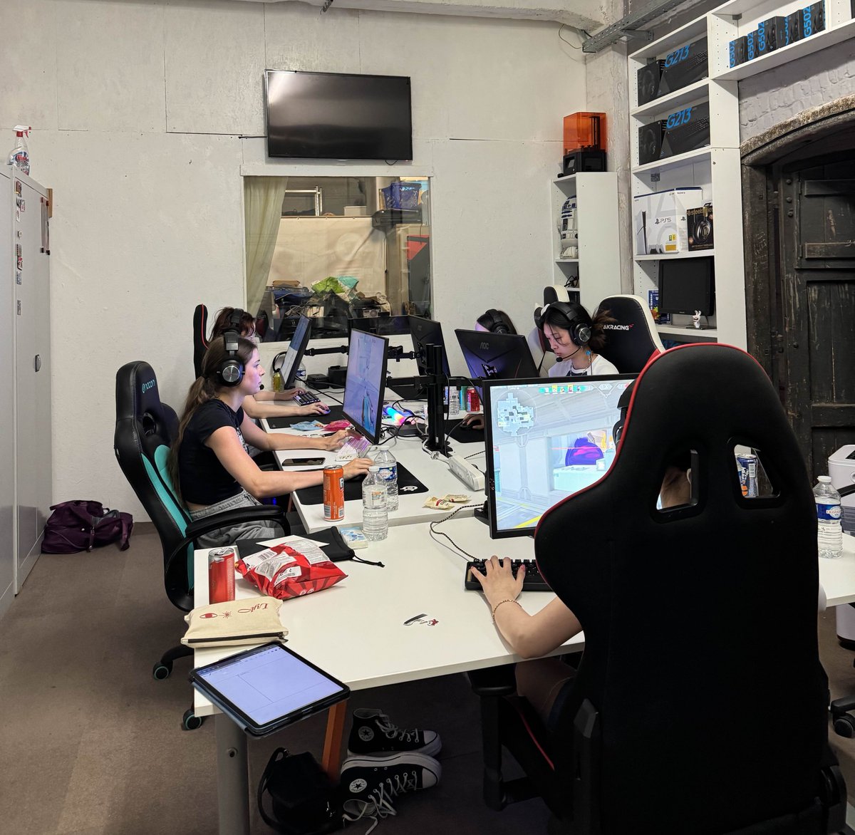 ZennIT 🇧🇪 (@zennit_gaming) on Twitter photo 🇧🇪 Nos Orange GC sont bien arrivées à Bruxelles pour une semaine de bootcamp !
De quoi charger les batteries avant la suite de l’ <a href="/ArtemisFRB/">Artemis Cup</a>
Bootcamp buff activé !! 👀
#ZNTWIN 💜 🇧🇪 Nos Orange GC sont bien arrivées à Bruxelles pour une semaine de bootcamp !
De quoi charger les batteries avant la suite de l’ <a href="/ArtemisFRB/">Artemis Cup</a>
Bootcamp buff activé !! 👀
#ZNTWIN 💜