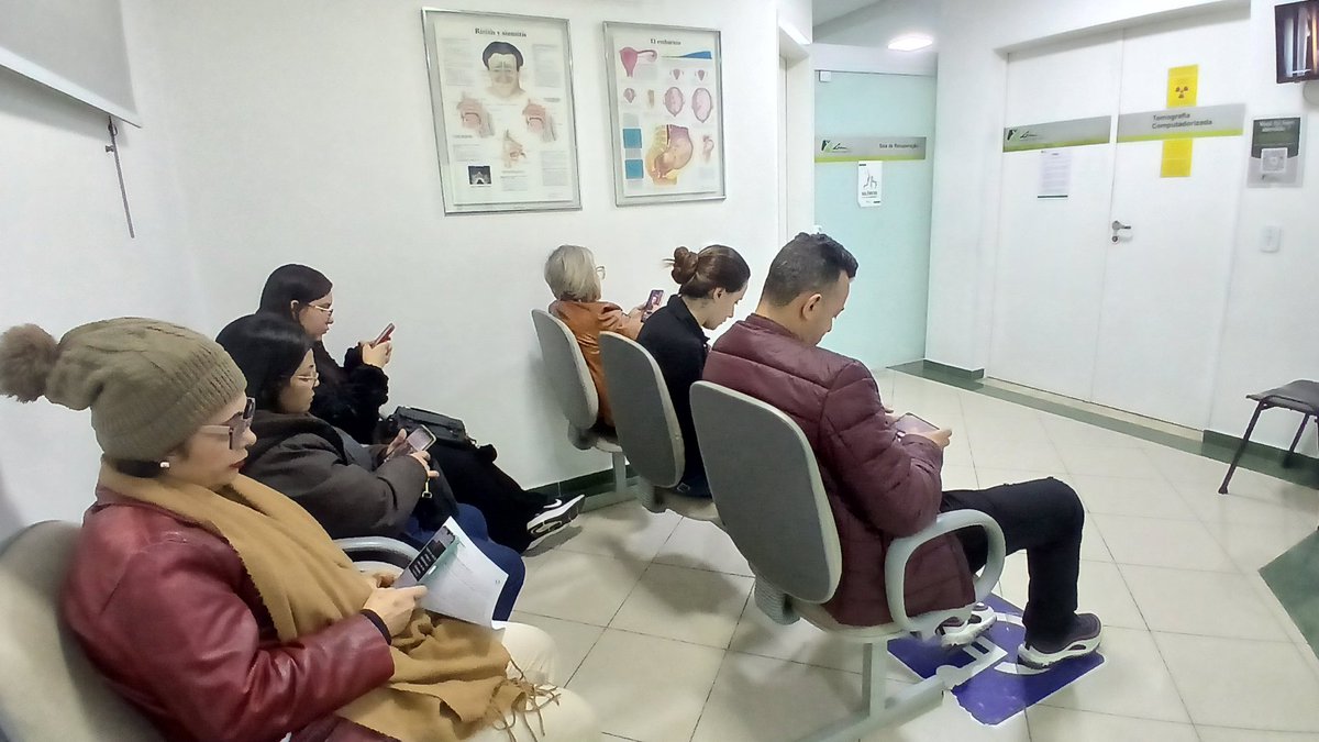 Enquanto isso, na fila do consultório...