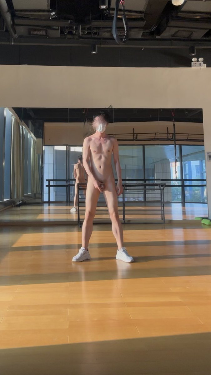 AchaiTj's tweet photo. 当舞蹈教室只有我 #天体 #野外露出 #暴露 #校园暴露 #gay #野裸 https://t.co/Iey7CjyRPv