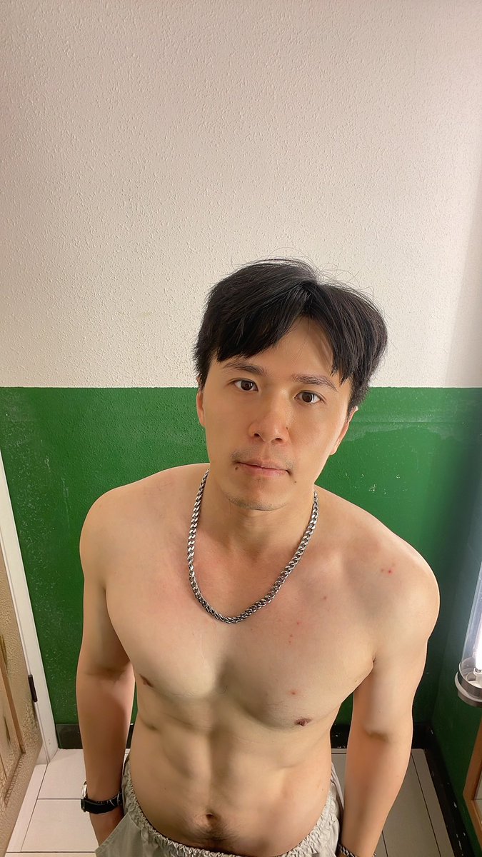 Chun27359220's tweet photo. 末日放送? https://t.co/0xolCGZrxV