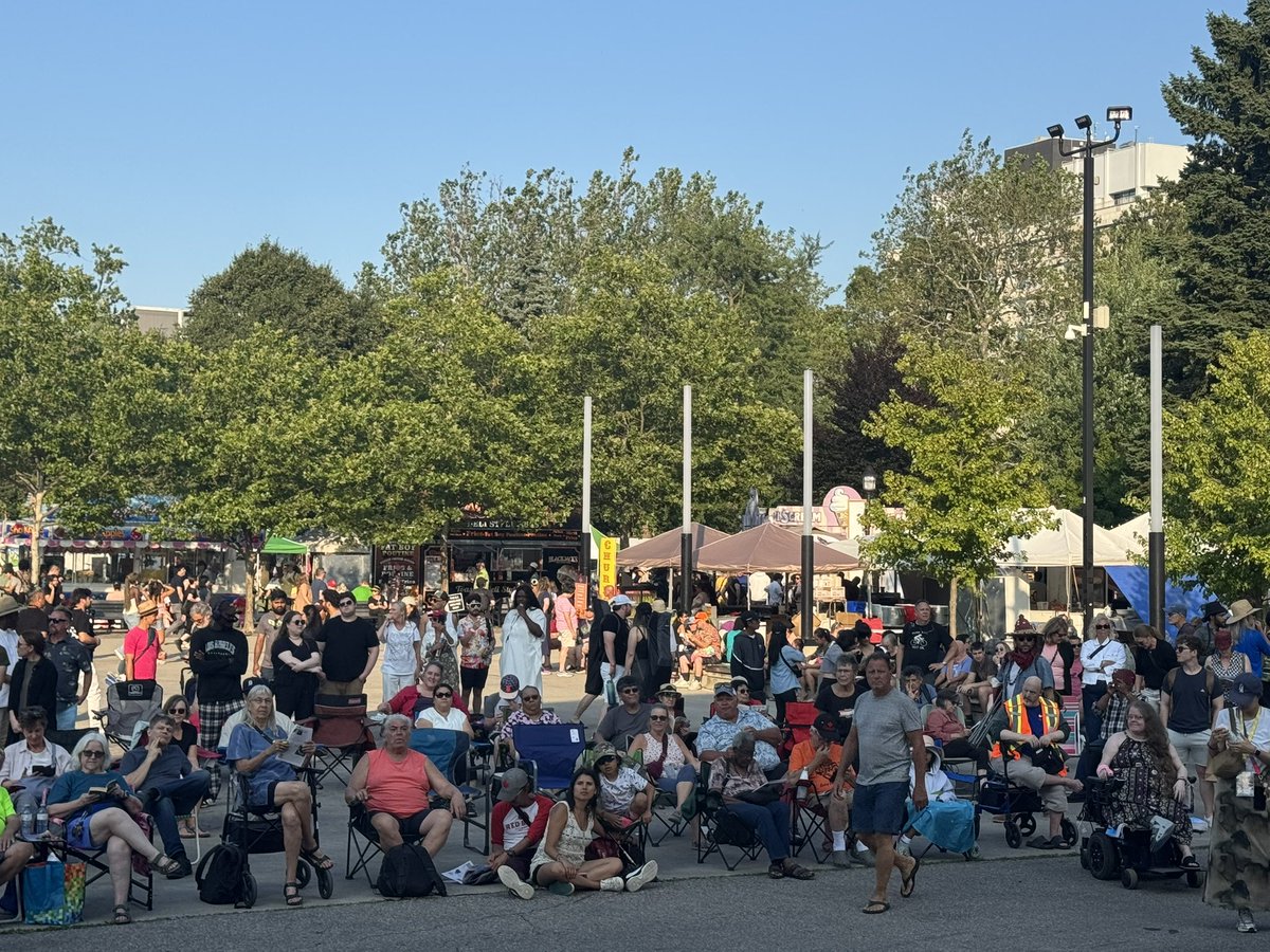 Lianne_Rood's tweet image. Sunfest is an incredible celebration of music, culture, and community! 🌎🎶
Events like this remind us of how celebrating the arts can bring people together.
Thank you to the organizers , volunteers, and all who make Sunfest such a vibrant part of our city!
#Sunfest2025…