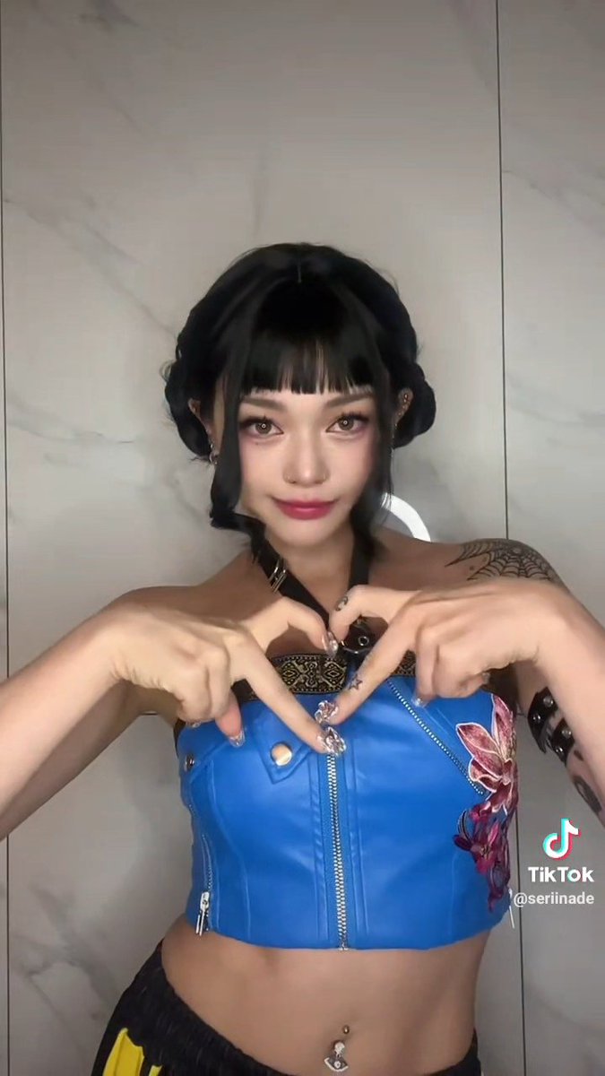 no cuz kpop demon hunter really missed out on casting alex cuz she's Korean American and talk both languages + kpop idol + can sing and rap + is a voice actor + she's literally zoy like hello????