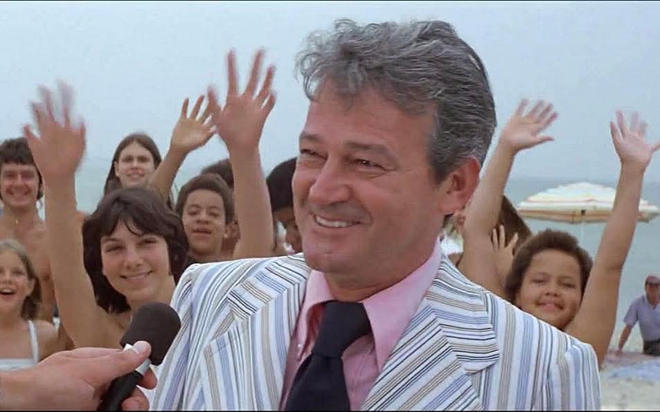 Some politicians just want you to go in the water, even though they know the danger..

Happy 4th!!  🦈