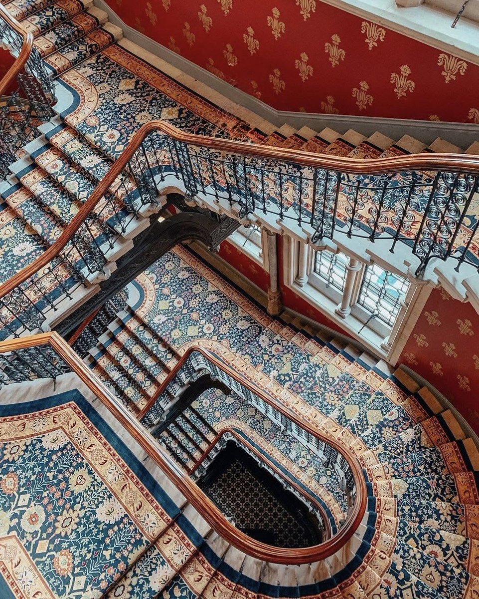 Keine Ahnung, wie häufig ich diese Treppe schon fotografiert habe. Wahrscheinlich genauso oft, wie ich sie benutzen durfte… 😇

⁦<a href="/StPancrasRen/">St. Pancras Renaissance Hotel</a>⁩