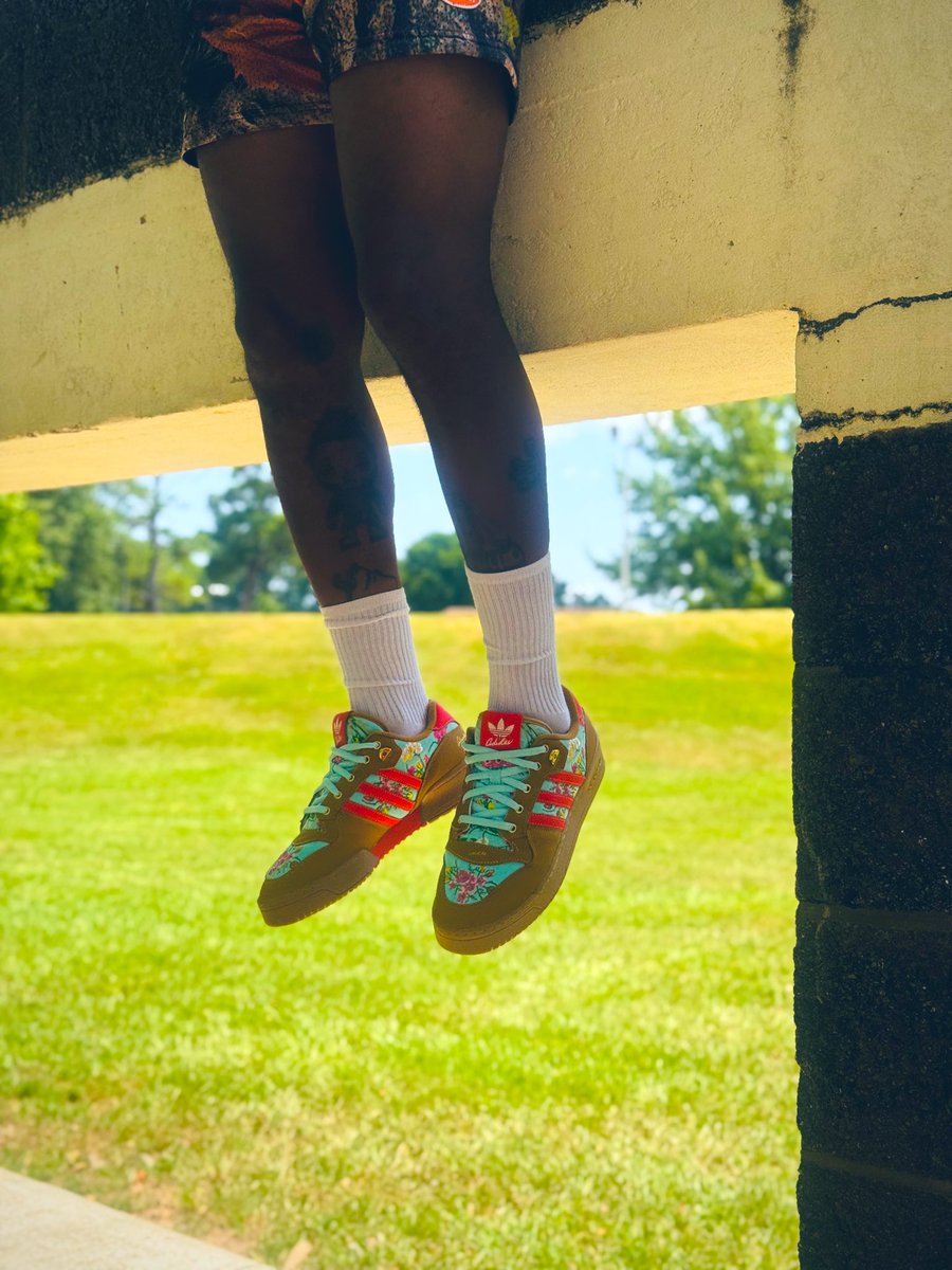 Your Friendly, Neighborhood Jerk (@jerktherobot) on Twitter photo I neededA container of BabySpinach and SpringMix and some Cayman Jack’s. 95% chance of outside not seeing me again today🤖
#KOTD
<a href="/unheardofbrand/">unheardofbrand</a> x Rivalry Low
‘Mom’s Couch’
#wearyourkicks I neededA container of BabySpinach and SpringMix and some Cayman Jack’s. 95% chance of outside not seeing me again today🤖
#KOTD
<a href="/unheardofbrand/">unheardofbrand</a> x Rivalry Low
‘Mom’s Couch’
#wearyourkicks