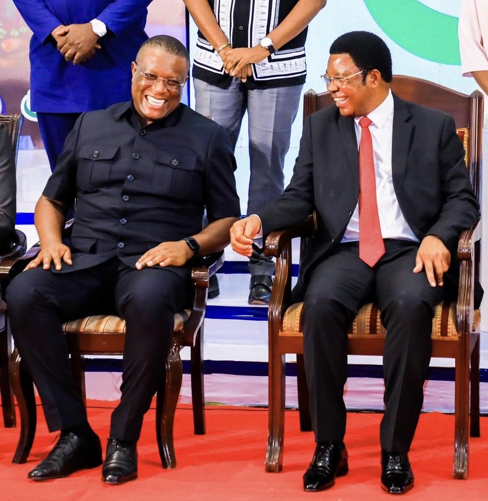 Kaka,HONGERA SANA kwa kuhitimisha utumishi wako Ruangwa SALAMA na MAFANIKIO makubwa.Umeacha alama nyingi, zitadumu!HONGERA SANA kwa kuhitimisha miaka 10 kama Waziri Mkuu.Wanakusini umetuwakilisha vyema,Salama,bila kashfa(hulka yetu) na kwa mafanikio.Umekamilisha kazi kwa heshima.