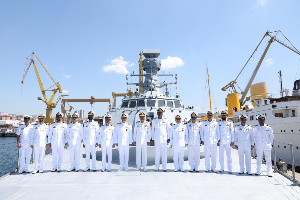 Pakistan Deniz Kuvvetleri Komutanı Kurmay Başkanı Koramiral Ovais Ahmed Bilgrami ve beraberindeki heyet, İstanbul Tersanesi Komutanlığı ile test ve eğitim faaliyetleri devam eden PNS KHAIBAR (F-282) gemisinde incelemelerde bulundu.