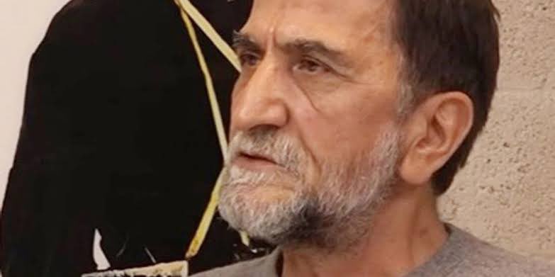 📌FARKINDAMISINIZ…

Sevgili Nihat Gencin vefatına dair taziye mesajı yayınlayanlara baktığımda, önemli bir kısmının Nihat’ın keskin dilinin öfkesinin muhatabı olan kişiler olduğunu görüyorum…

İktidarı, muhalefeti, ülkücüsü, solcusu, şucusu, bucusu…

Taziye mesajlarının samimi
