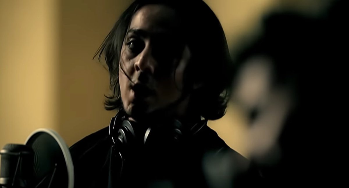 dailymalakian's tweet photo. he looks unreal in this video #MalakianMonth https://t.co/Hn3S0U13Lm