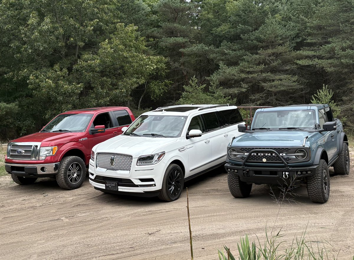 gibsonpete6's tweet photo. Red, white and blue oval! Happy 4th!

@Ford https://t.co/dkdIp4mXjI