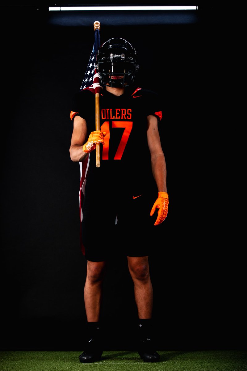 nikkolashelle's tweet photo. Happy Independence Day! Thank you to all who fought for America. Photo by @JPWestMedia 
@HBHSFootball @Hatch89 @1FletchMoBB @AztecFB @ArizonaFBall @Coach_EdOrgeron @OrgeonGoDucks @BroncoSportsFB @BYUfootball @Chapman_Fb #4thofJuly #Football https://t.co/mS55sk2C4g